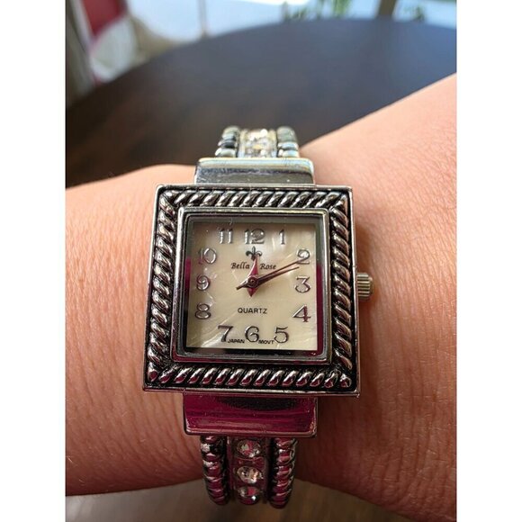 Women's Bella & Rose Quartz Bracelet Watch (need a replacement battery) - Picture 3 of 16